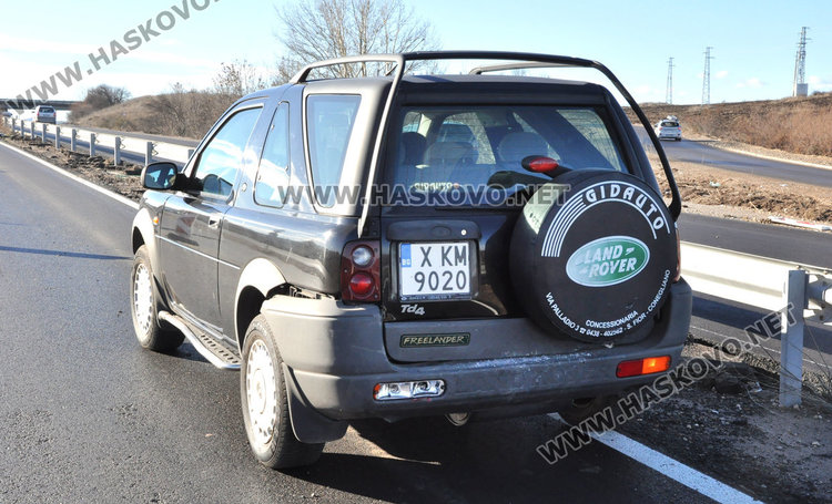 Инвалид с Рено се заби в джип по ремонтиращия се път от Хасково за Кърджали