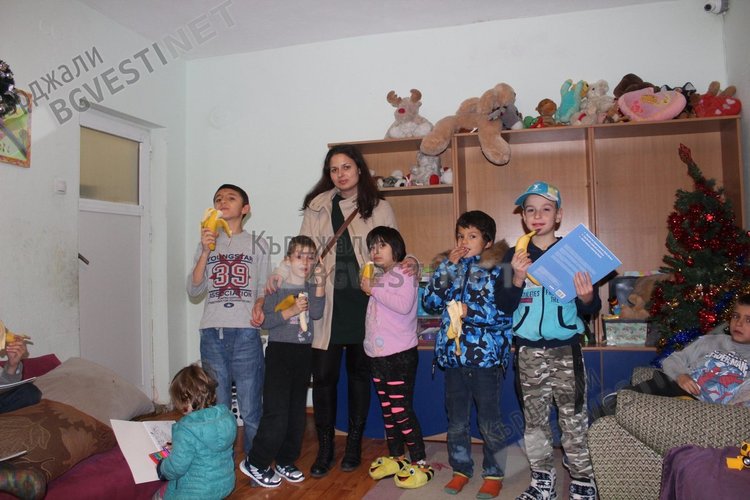  Образователен център НЕА ГЕРМАНИКА с дарение за деца в неравностойно положение в Пловдив и Кърджали