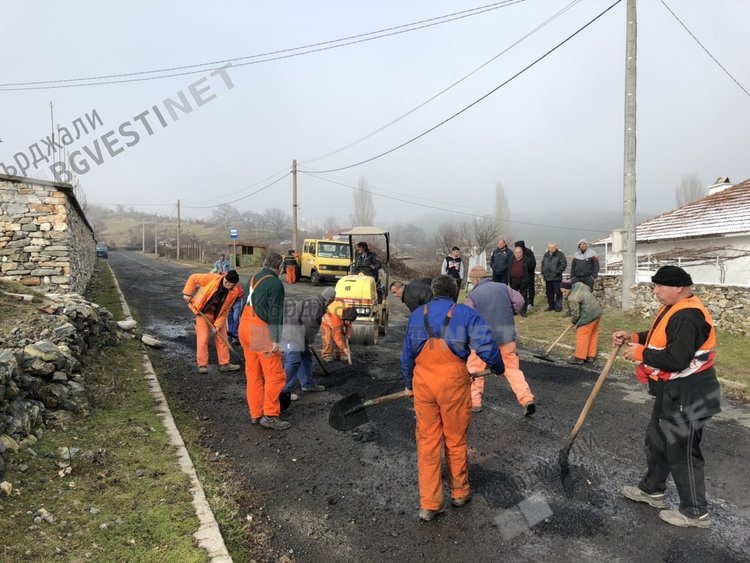 Публично-частно партньорство в Мишевско  осигури ремонтиран път за Нова година