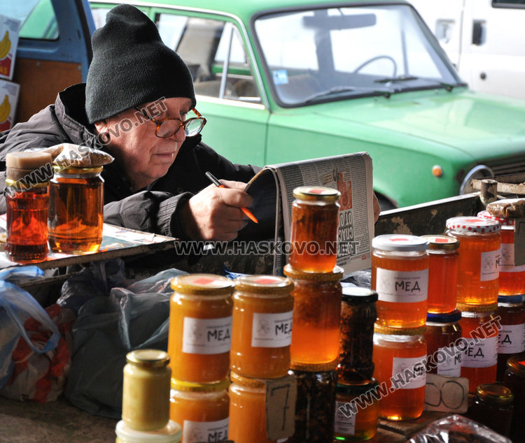Наплив на пазара за Бъдни вечер, оживление в Хасково