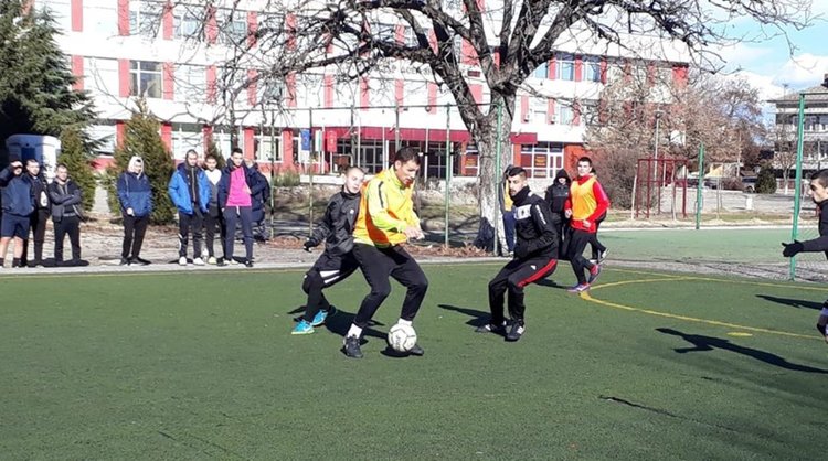 „Барут“ избухна в Коледния турнир по футбол       