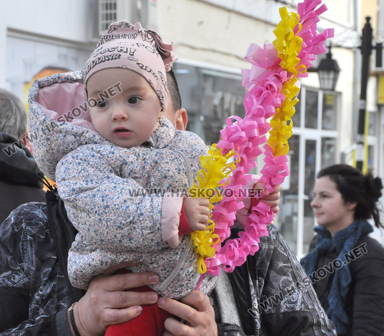 Наплив на пазара за Бъдни вечер, оживление в Хасково