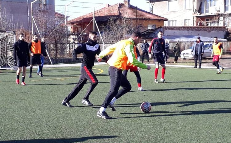 „Барут“ избухна в Коледния турнир по футбол       
