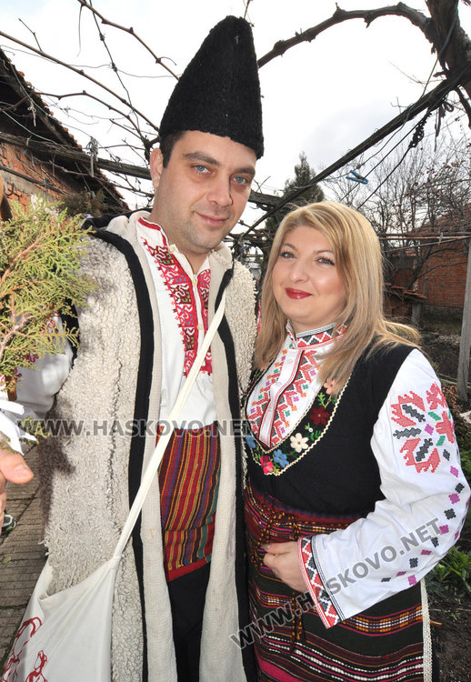 Коледари пеят и наричат за здраве и щастие в Узунджово