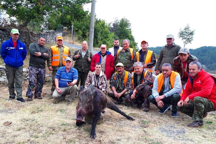 Четиридневен лов по Коледа,паднаха малко диви прасета и повече хищници