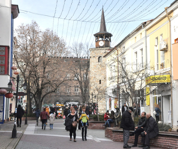 Още затопляне в петък, градусите между 5 и 10