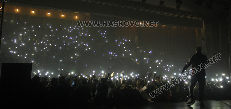 Феновете спукаха по шевовете зала Дружба за Криско и Тита