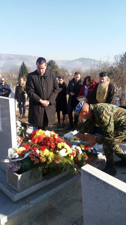 С панахида и военен ритуал почетоха паметта на старши лейтенант Николай Саръев