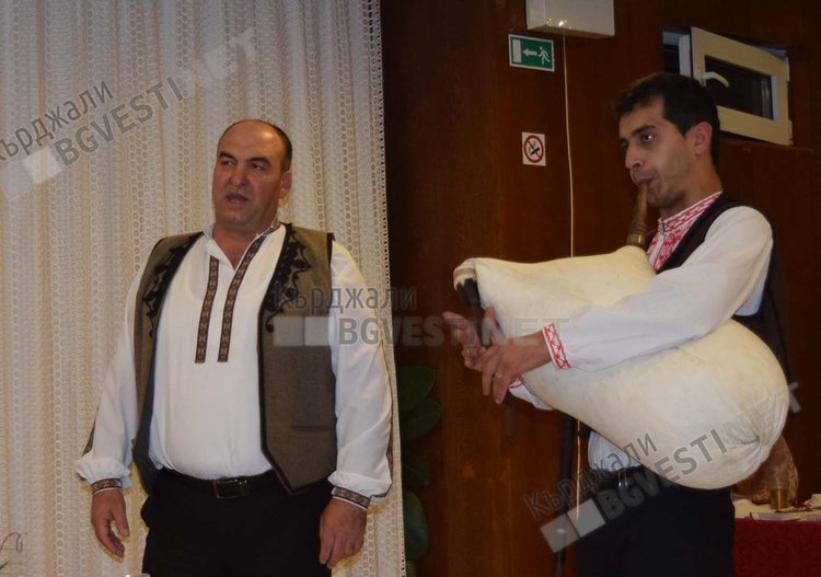 Гайди и фойерверки в Кърджали в Новогодишната нощ 