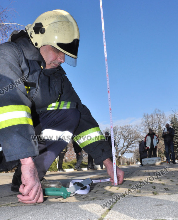 Измериха димитровградската Коледна елха, като най-високата в страната