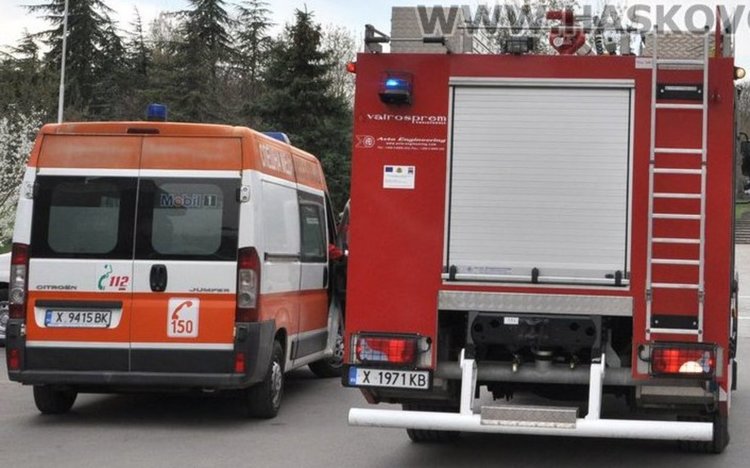 Две момичета обгазени при пожар в Бадема