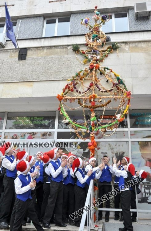  Гигантската сурвачка в Хасково 