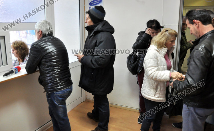 Хасковлии: Чакахме 2 часа в Пътното за винетки, онлайн не става