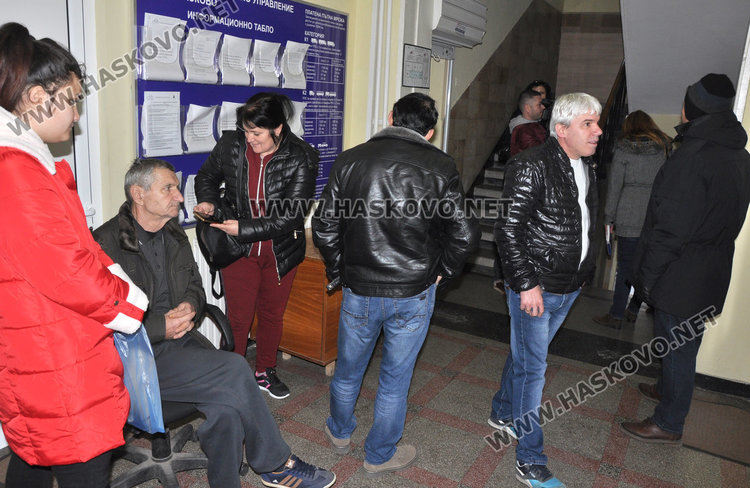 Хасковлии: Чакахме 2 часа в Пътното за винетки, онлайн не става