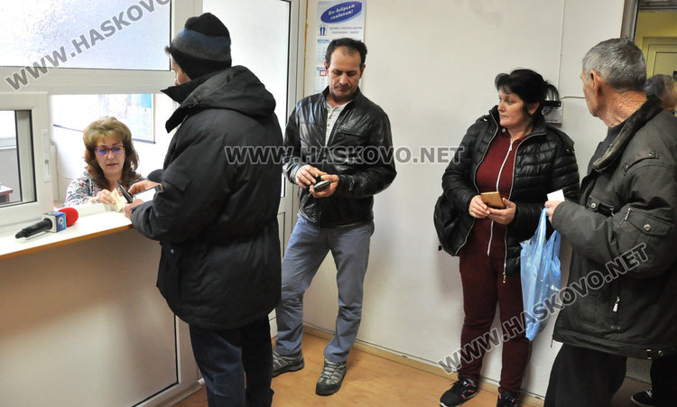 Хасковлии: Чакахме 2 часа в Пътното за винетки, онлайн не става