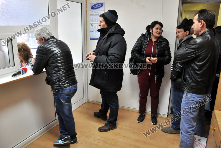 Хасковлии: Чакахме 2 часа в Пътното за винетки, онлайн не става