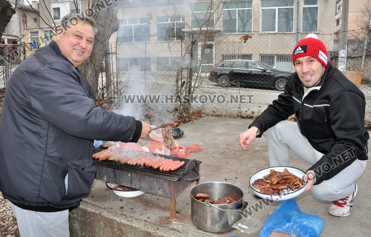 Борците откриха сезона с пържоли, кюфтета и музика