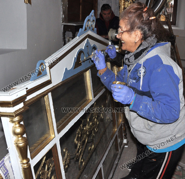Дядо Николай служи в „Св.Богородица“ в целия й блясък на Ивановден