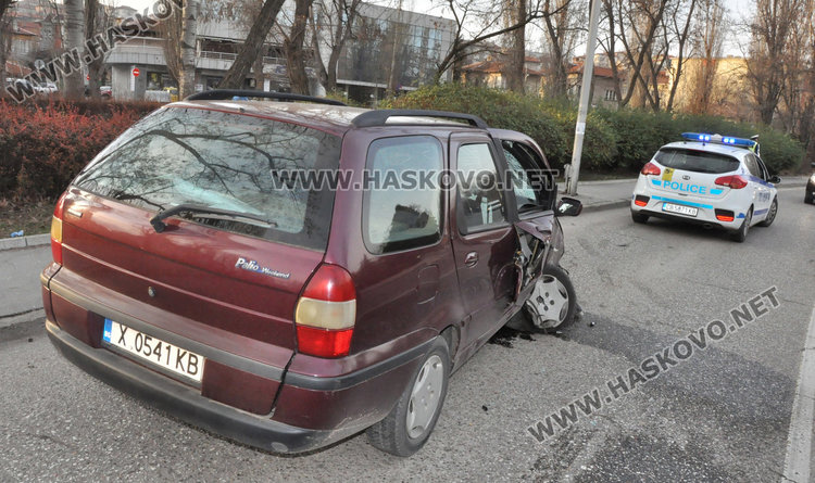 Разсеян се заби с фиат в стълб до църквата “Св. Богородица”