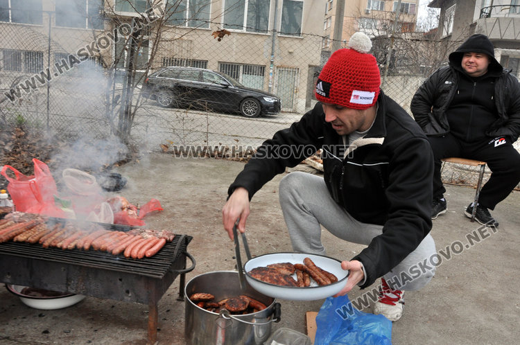 Борците откриха сезона с пържоли, кюфтета и музика