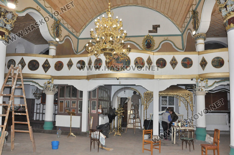 Дядо Николай служи в „Св.Богородица“ в целия й блясък на Ивановден