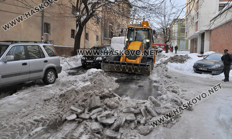 Как се чисти снегът в Германия и как в България