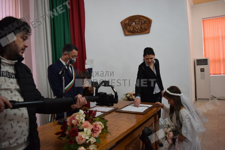 Първа сватба в Кърджали за годината, кметът венча малки хора с големи сърца