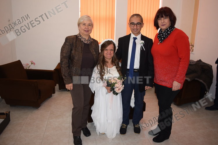 Първа сватба в Кърджали за годината, кметът венча малки хора с големи сърца