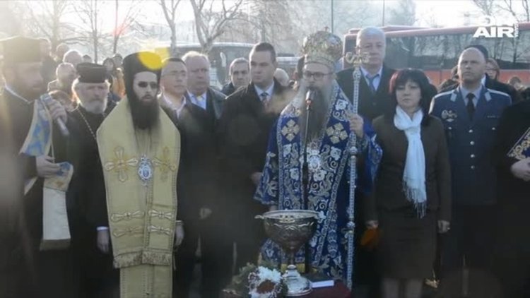 Пловдивският митрополит и председателят на НС оглавяват Богоявленския ритуал в Кърджали