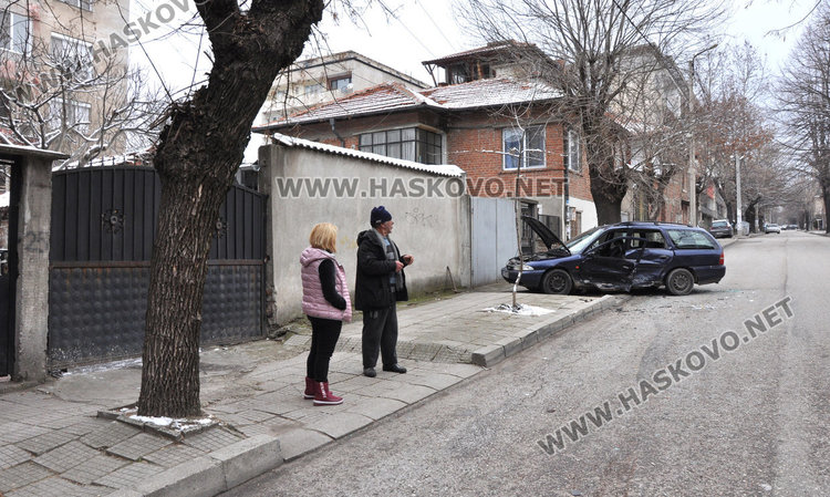 След удара Фордът се озовал чак пред съседния гаражеди