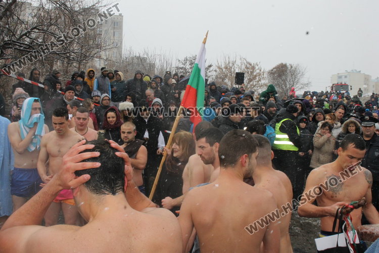 За 3-та поредна година Янислав извади кръста на Богоявление в Димитровград