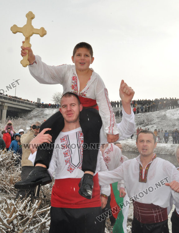 9-годишният Кристиян бе най-малкият участник в ритуала