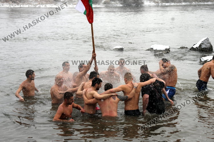 За 3-та поредна година Янислав извади кръста на Богоявление в Димитровград