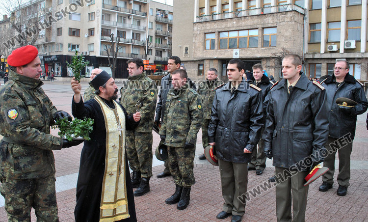 Хасково почете Ботев, осветиха бойните знамена на армията