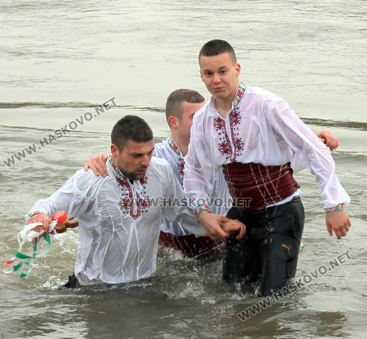 23-годишен баща на три деца извади кръста в квартал Черноконево – обновена