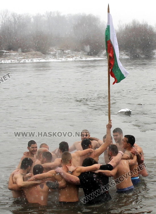 За 3-та поредна година Янислав извади кръста на Богоявление в Димитровград