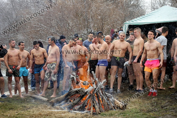 За 3-та поредна година Янислав извади кръста на Богоявление в Димитровград