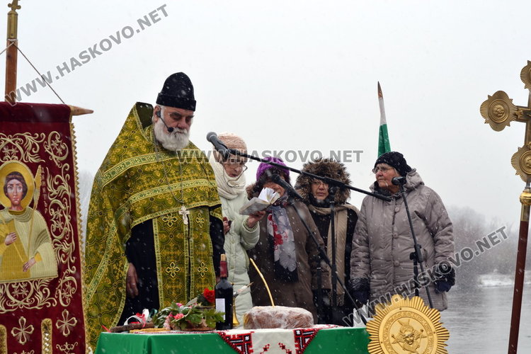 За 3-та поредна година Янислав извади кръста на Богоявление в Димитровград