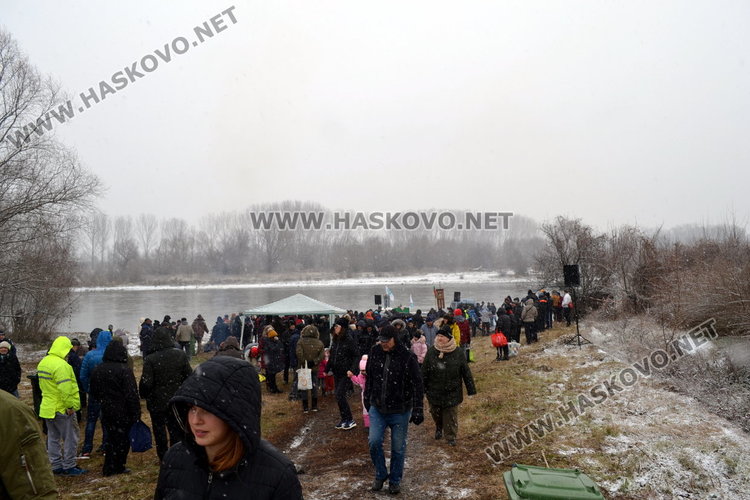 За 3-та поредна година Янислав извади кръста на Богоявление в Димитровград