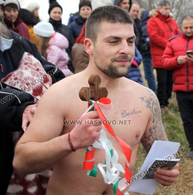 23-годишен баща на три деца извади кръста в квартал Черноконево – обновена