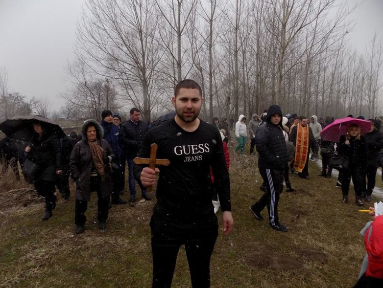 Мъжете се хвърлиха в студа за Богоявленския кръст