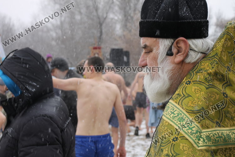 За 3-та поредна година Янислав извади кръста на Богоявление в Димитровград