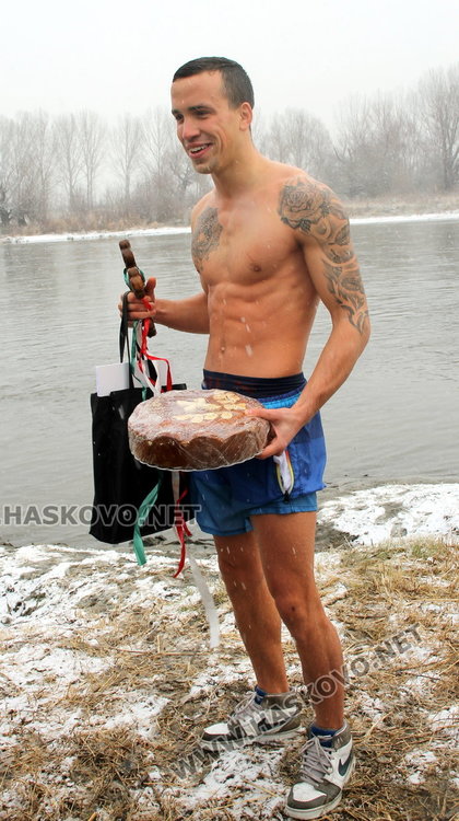 За 3-та поредна година Янислав извади кръста на Богоявление в Димитровград