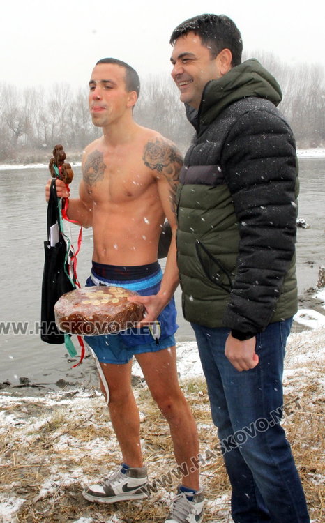 За 3-та поредна година Янислав извади кръста на Богоявление в Димитровград