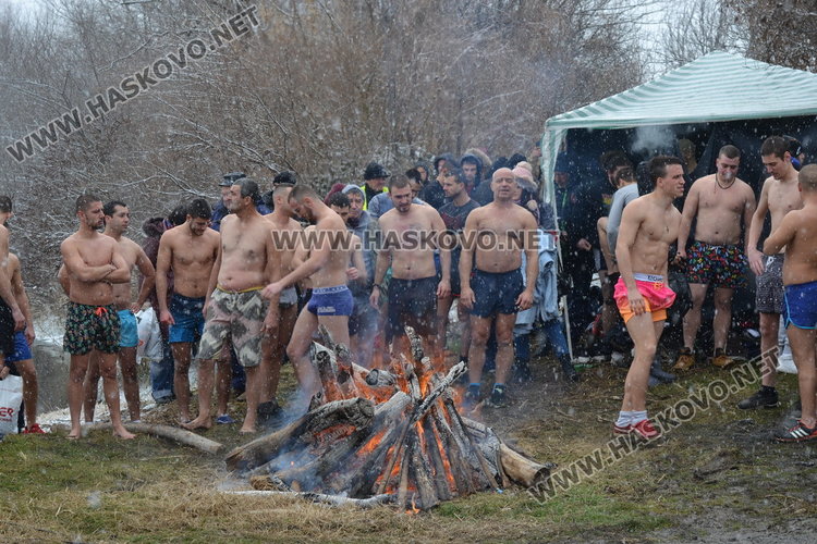За 3-та поредна година Янислав извади кръста на Богоявление в Димитровград