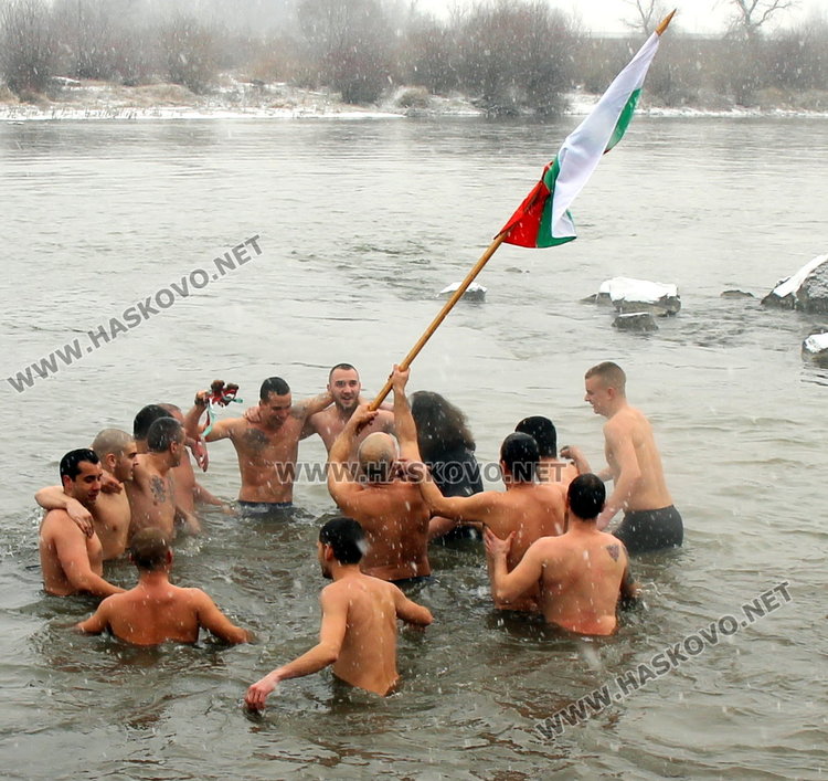 За 3-та поредна година Янислав извади кръста на Богоявление в Димитровград