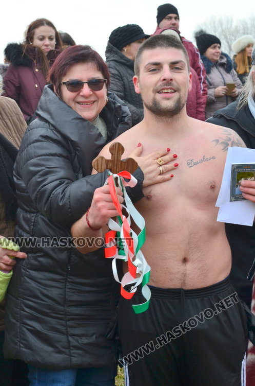 23-годишен баща на три деца извади кръста в квартал Черноконево – обновена