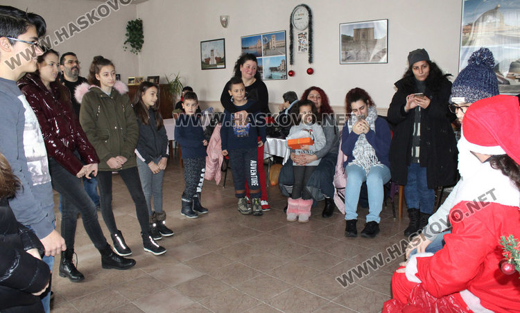 Арменците в Хасково празнуват Рождество без поп, със светена вода от миналата година