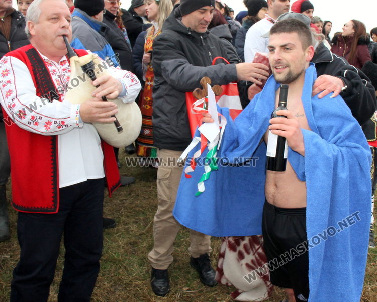 23-годишен баща на три деца извади кръста в квартал Черноконево – обновена