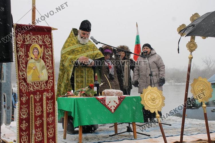 За 3-та поредна година Янислав извади кръста на Богоявление в Димитровград